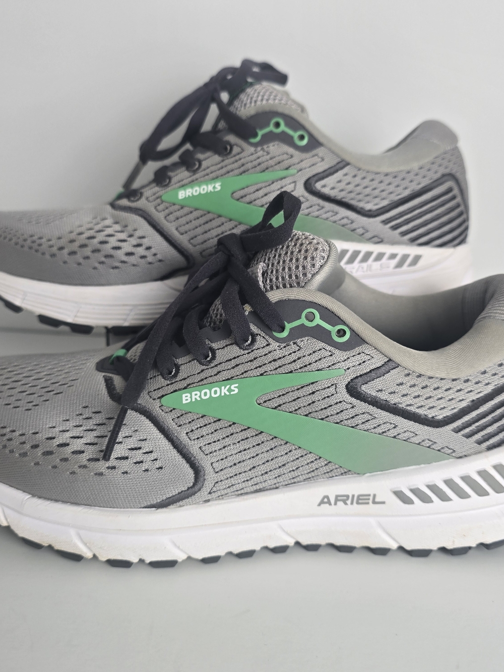 Brooks Women's Ariel Running Shoes - Gray with Green Accents